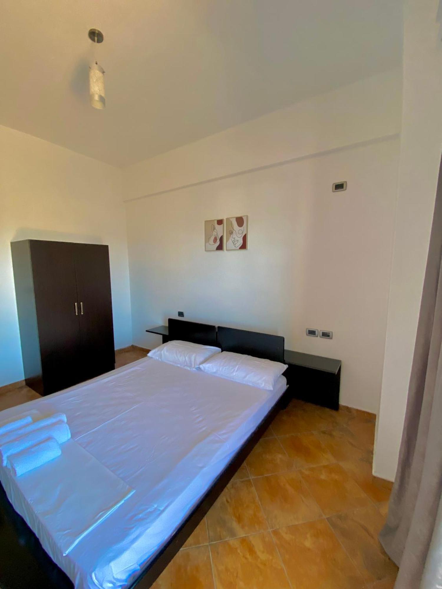 El Rio Apartments ซารานเดอ ภายนอก รูปภาพ